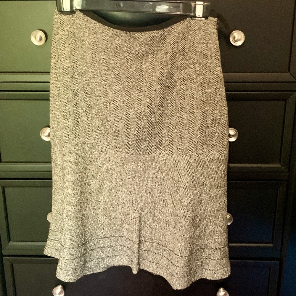 Ann Taylor black & white tweed skirt size 4